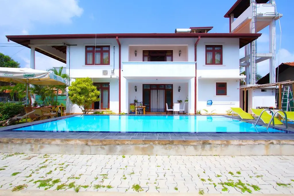 The Blue Beach Guesthouse Negombo