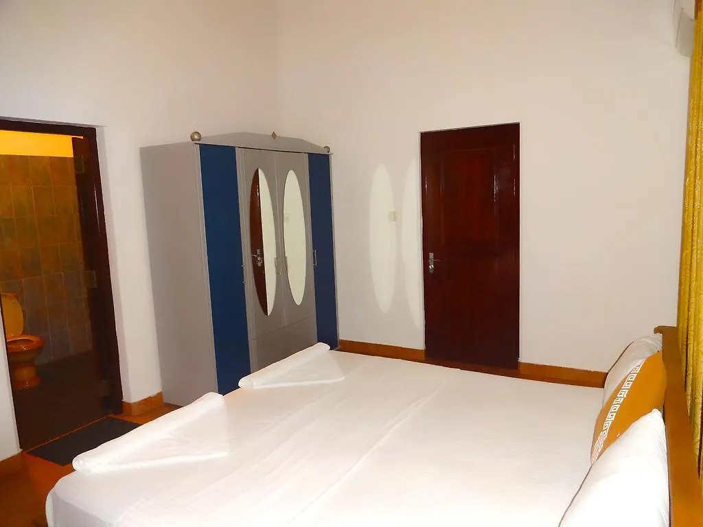 The Blue Beach Guesthouse Negombo 3*,