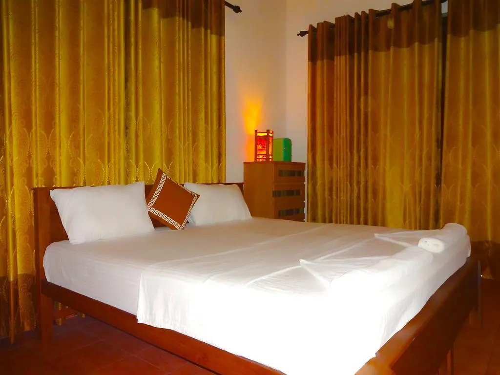 The Blue Beach Guesthouse Negombo 3*,