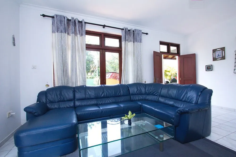 The Blue Beach Guesthouse Negombo Penzion