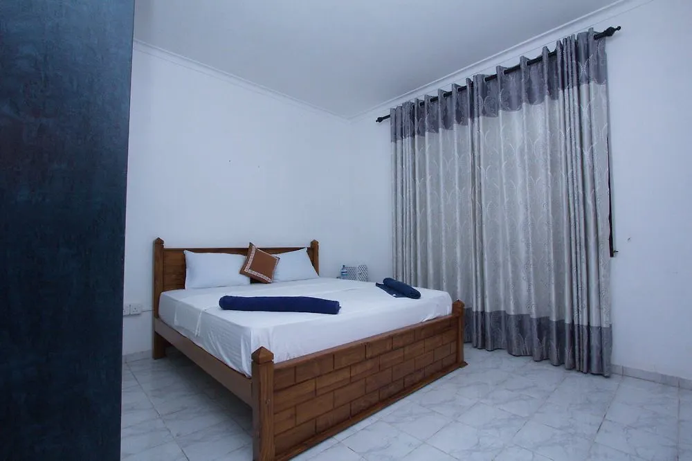 The Blue Beach Guesthouse Negombo