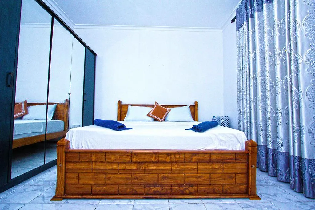 The Blue Beach Guesthouse Negombo