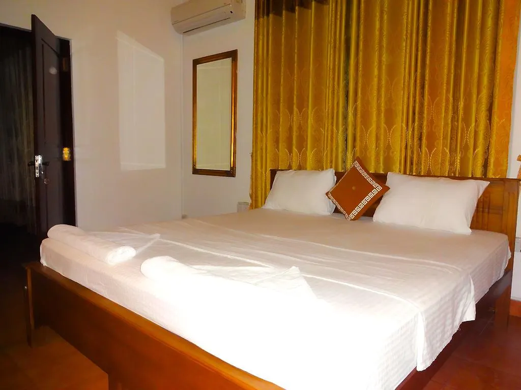 The Blue Beach Guesthouse Negombo 3*,